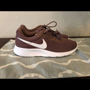 Womens Nike Tanjun Shoes